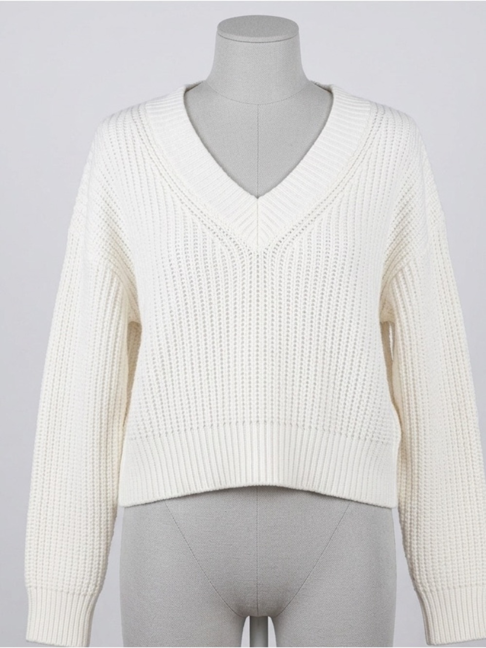 M DIVIDED Cream Chunky Ribbed V-Neck Sweater - Size Medium